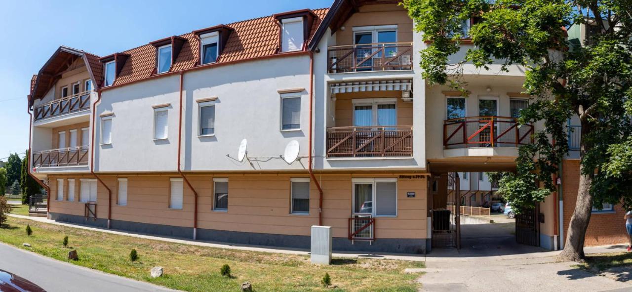 Laszlo Apartman - Hajduszoboszlo Exterior photo